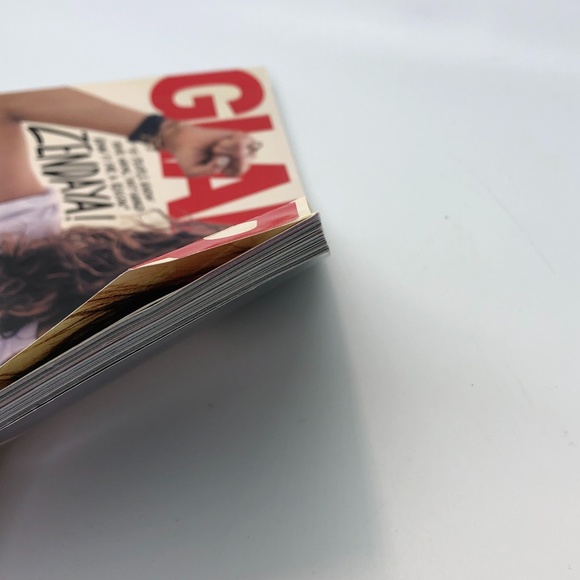 GLAMOUR Magazine -Zendaya November 2017 - Picture 7 of 12